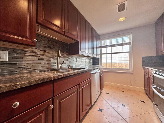 Building Photo - 195 14th St NE