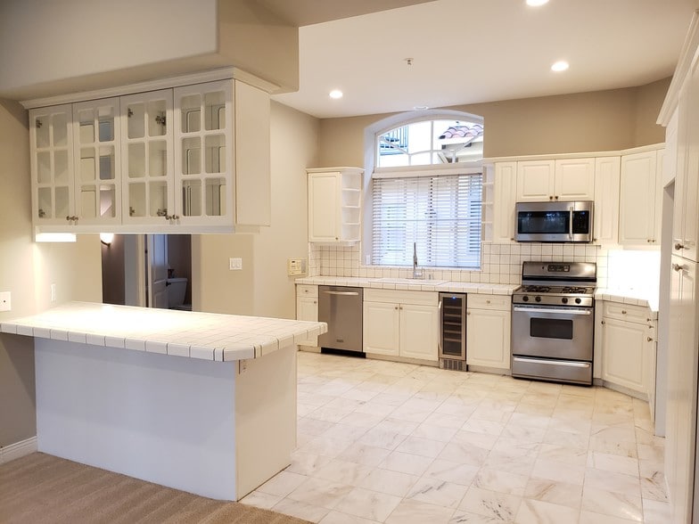 kitchen (angle #2) - 723 S Broadway