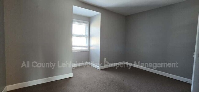 Building Photo - 316 E Union Blvd