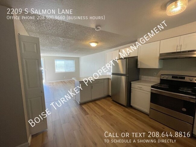 Building Photo - 2209 S Salmon Ln