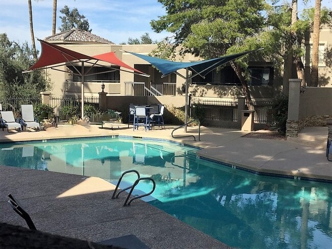 Building Photo - Spacious 1 Bedroom Condo in North Central Phoenix!