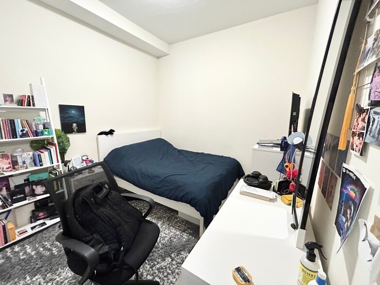 Building Photo - 81 Amory St