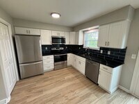 Building Photo - 3 Bedroom Townhome in Emmaus