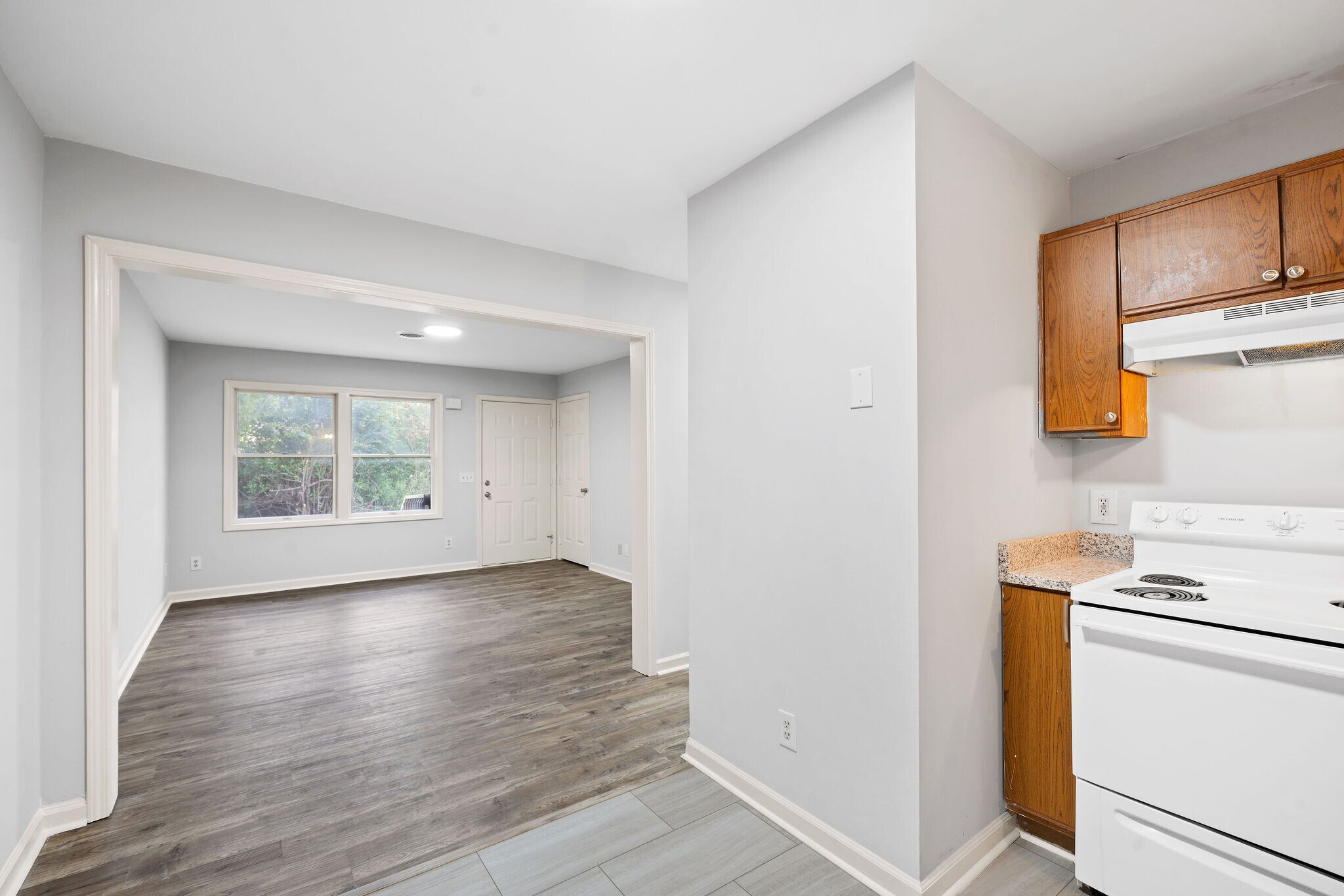 Building Photo - 221 Park Ln