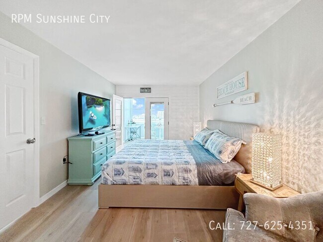 Building Photo - 4775 Cove Cir
