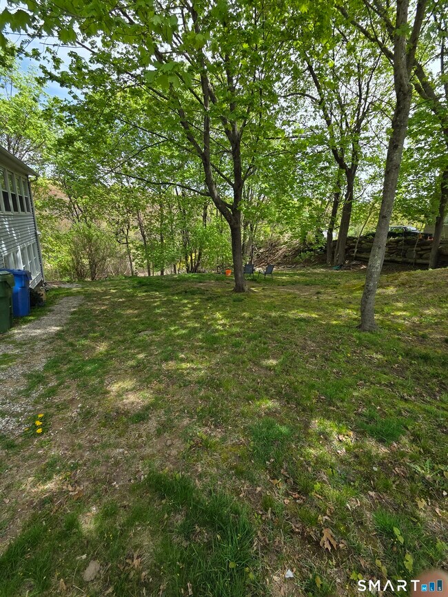 Building Photo - 22 Lakeview St