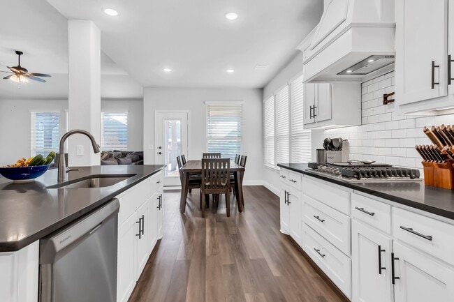 Building Photo - 1208 Sagewood Dr