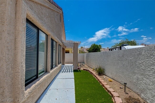 Building Photo - 5257 Crooked Valley Dr