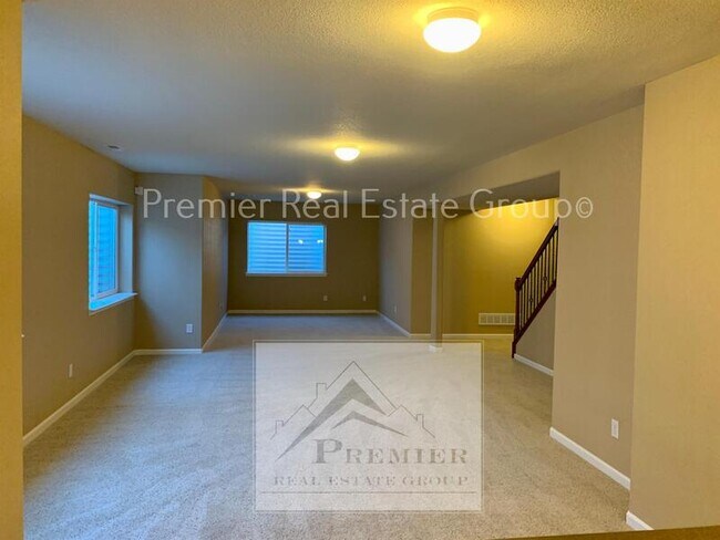 Building Photo - 5984 Revelstoke Dr