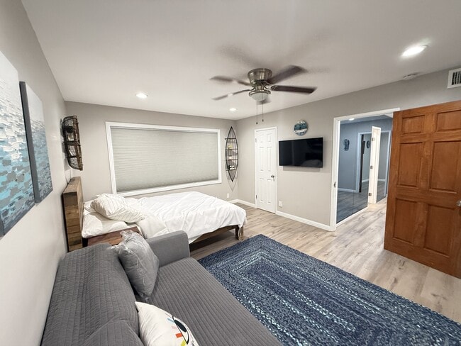 Building Photo - 1174 E Ocean Blvd