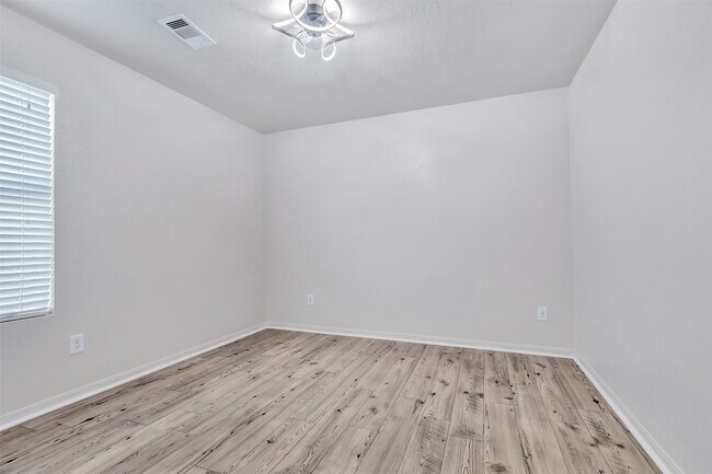 Building Photo - 1218 Newsome Glenn Dr