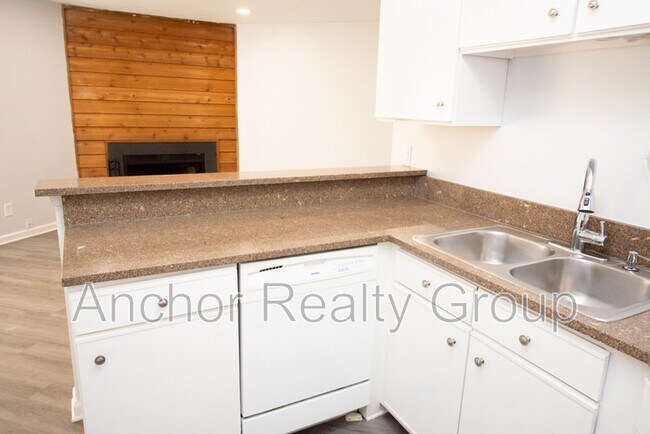 Building Photo - 500 Barberton Dr