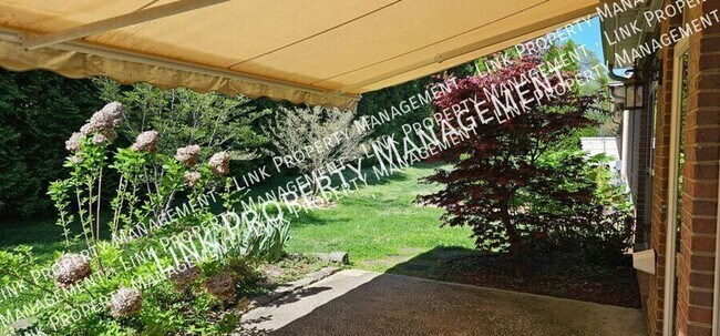 Building Photo - 7655 Lenox Trace Dr