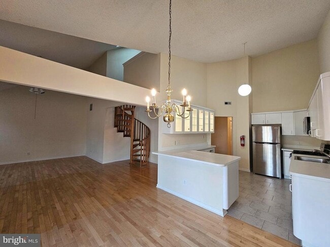 Building Photo - 409 Talon Ct