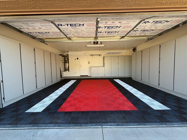 Building Photo - 1945 E Aloe Pl