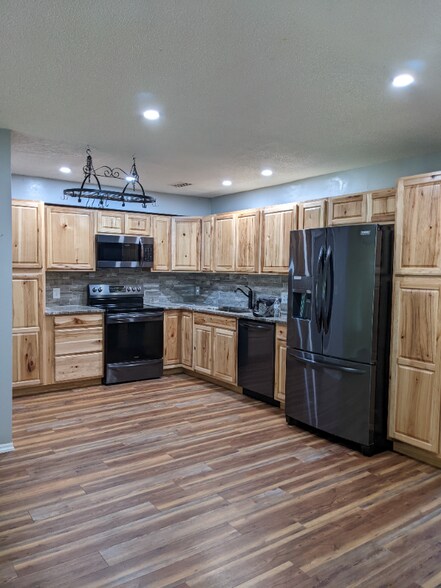 Building Photo - 1341 Cindy Cir NE