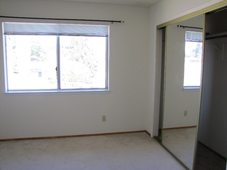 Building Photo - 1248 Valerian Ct