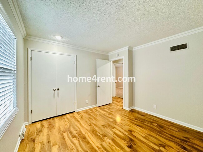 Building Photo - A Lovely Four Bedroom Home in Lenexa w/ Wood Floors, Finished Basement and a Fenced Yard!