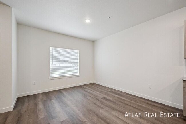 Building Photo - 625 Leland Aly