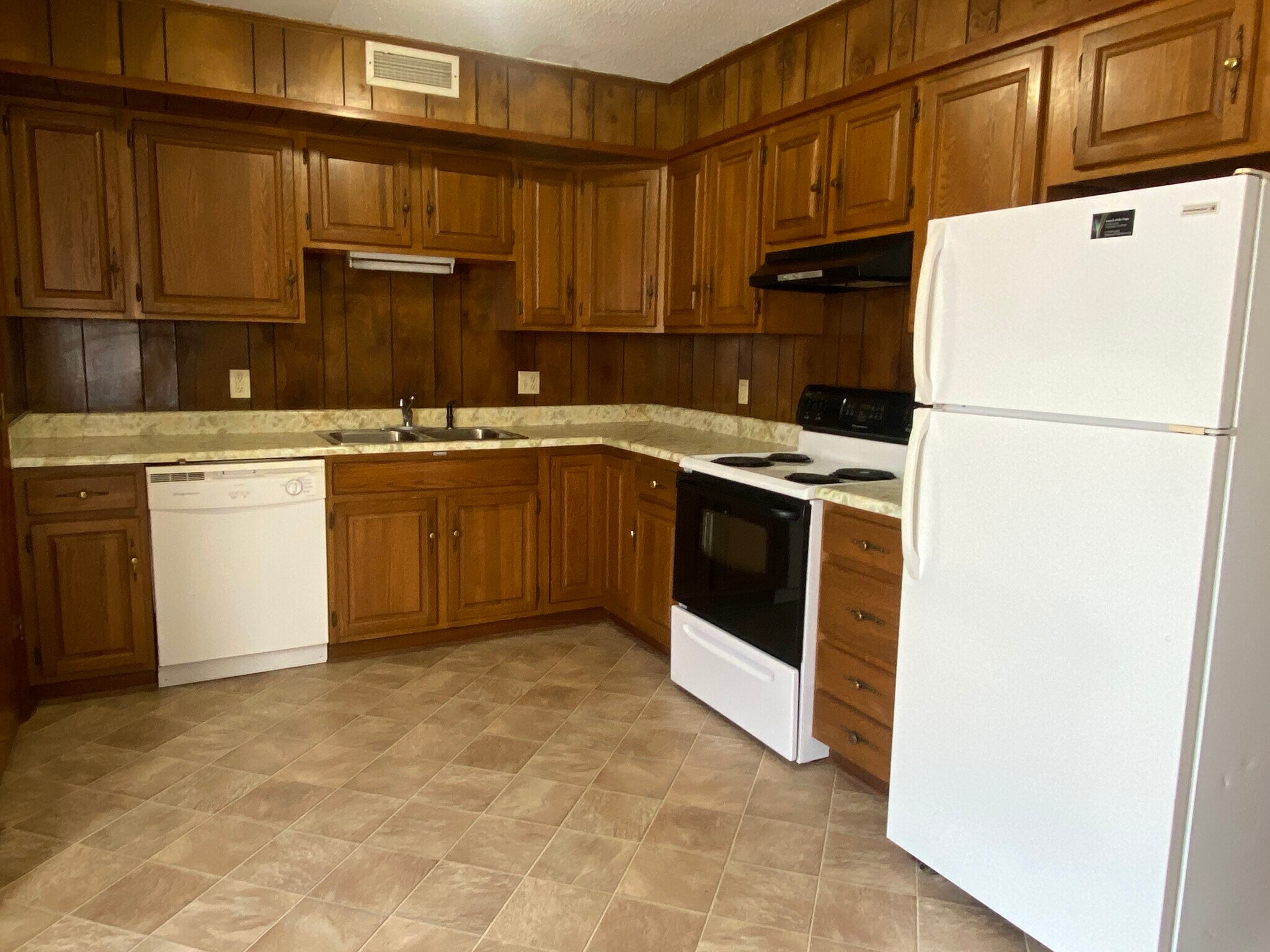 Building Photo - 103 Skyview Dr