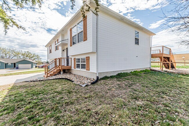 Building Photo - Please View 3D Virtual Walk-Through Before...