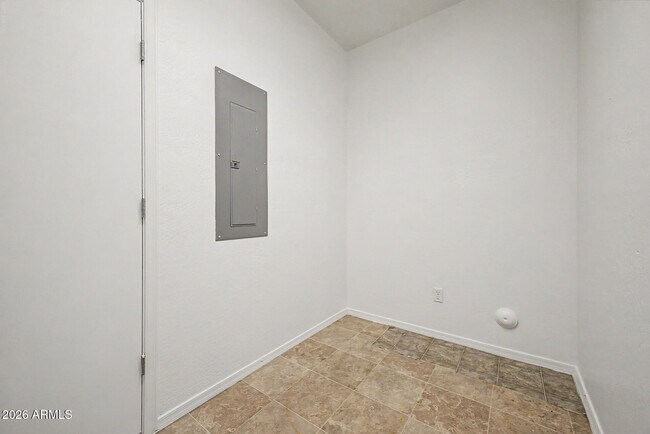 Building Photo - 1432 N 80th Dr