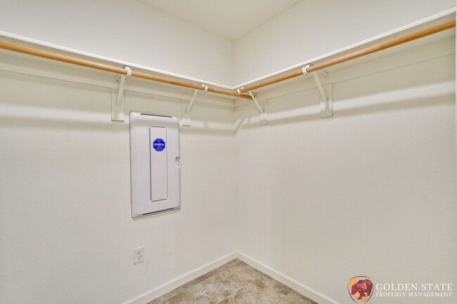 Building Photo - Modern 2-Bed Condo with Tesla Charger & At...