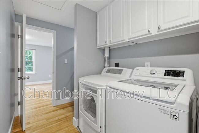 Building Photo - 5713 Independence Cir