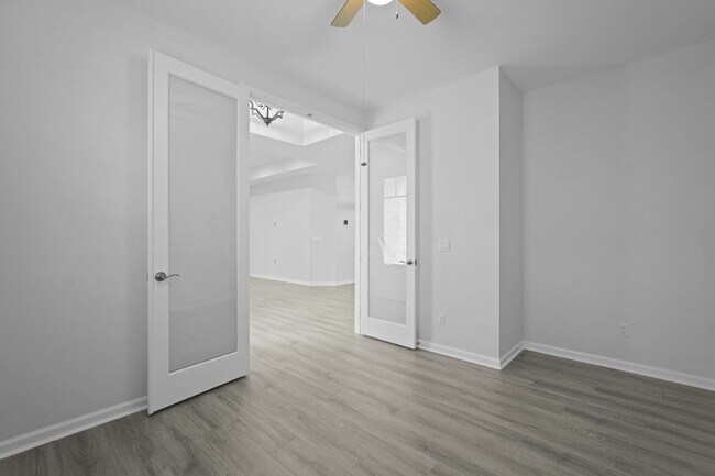 Building Photo - "Charming 2-Bedroom Retreat with 2 Baths and Den - 1558 Sq. Ft. of Comfort in Latitude Margaritav...