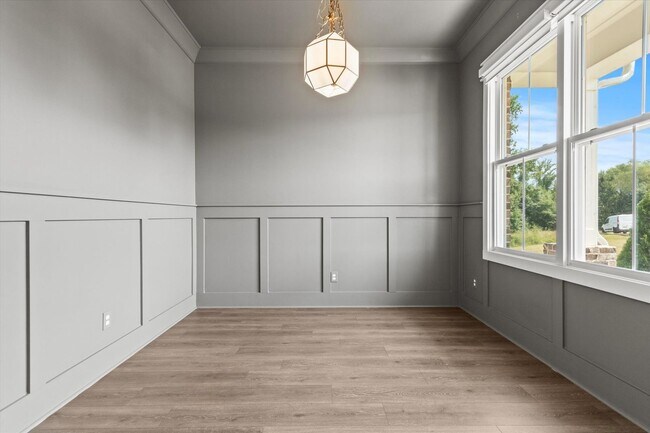 Building Photo - Charming and Spacious 4-Bedroom Home with Bonus Room and Private Backyard