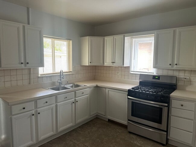 Primary Photo - Georgous 2 bedroom house