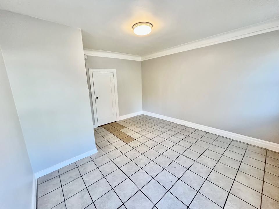 Building Photo - 439 Union Dr