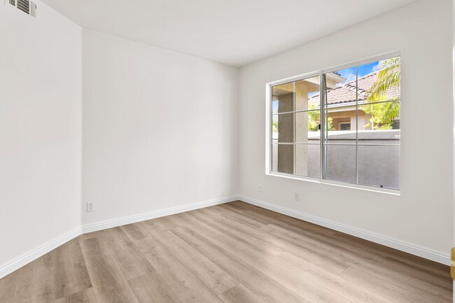 Building Photo - Freshly Renovated | Single-Level with VIEW...