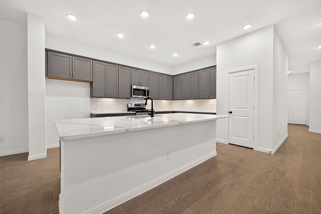 Building Photo - 453 Embden Rim Dr