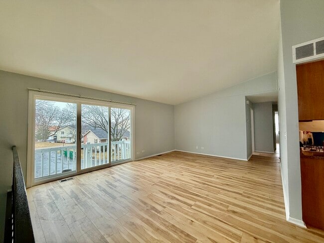 Building Photo - 330 Hampton Ct