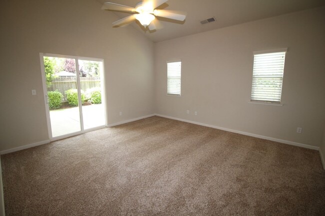 Building Photo - 10793 N Tea Party Ln