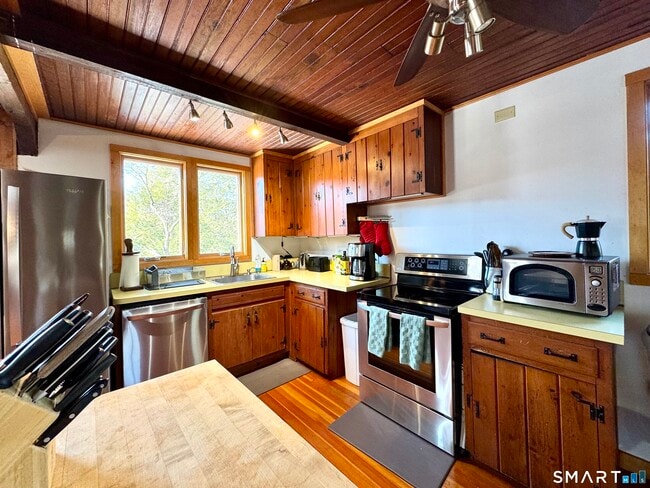 Building Photo - 10 Sunset Trail