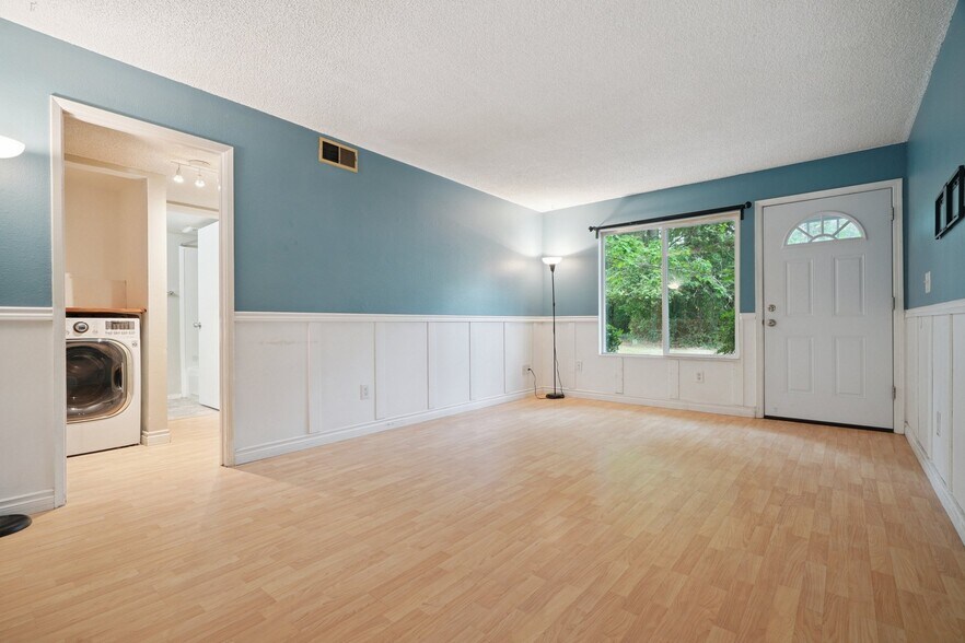 Building Photo - 12200 NE 147th Pl