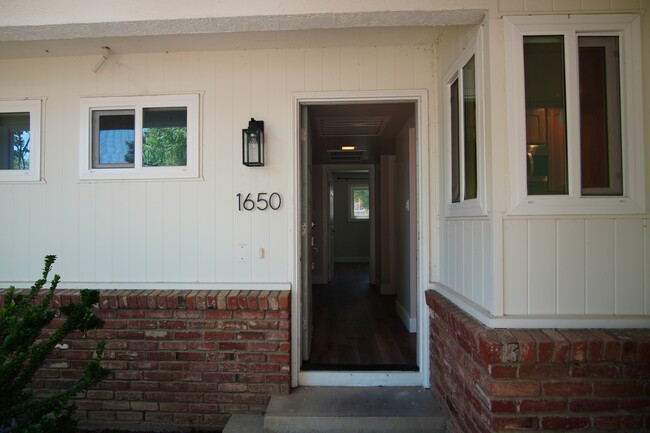 Building Photo - 1650 Archer Dr