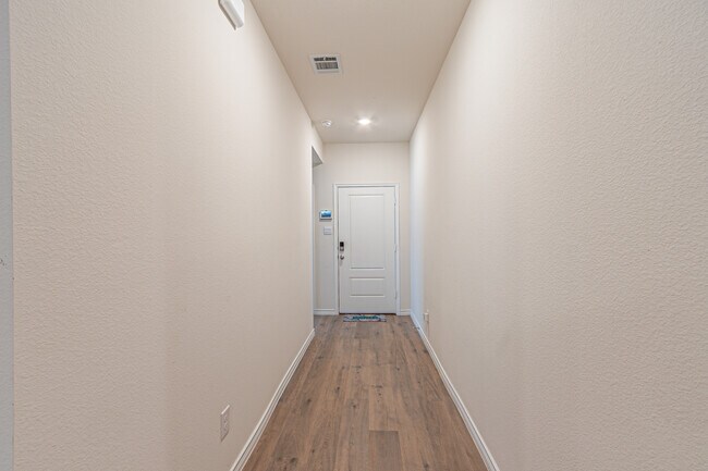 Building Photo - 1612 Harvest Glen Dr