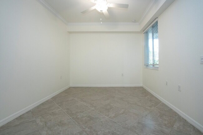 Building Photo - Riverfront Condo - 2 bed - 2 bath for rent