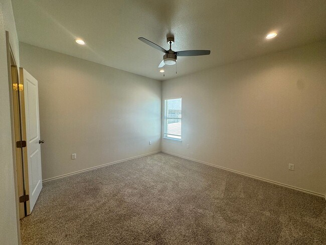 Building Photo - 3Bed/ 2Bath Available Now- in Lubbock coop...