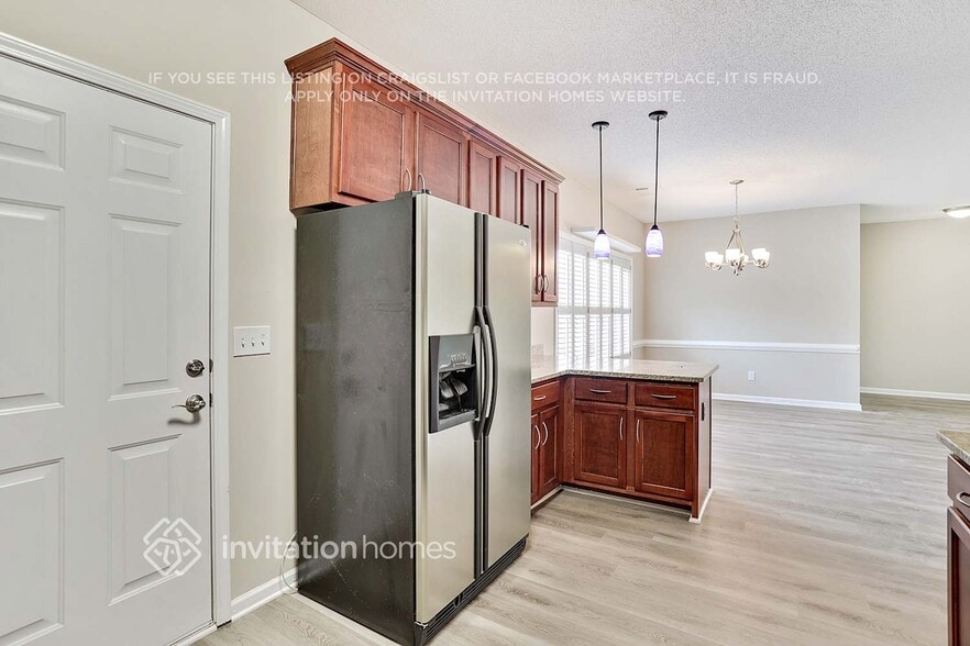 Building Photo - 805 City Park Dr