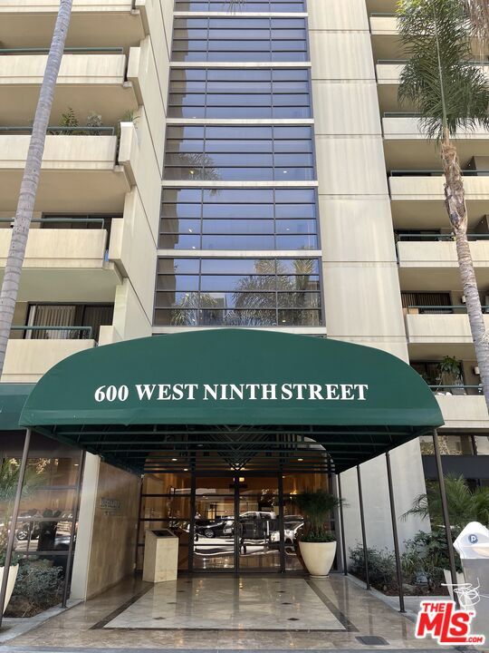 Building Photo - 600 W 9th St
