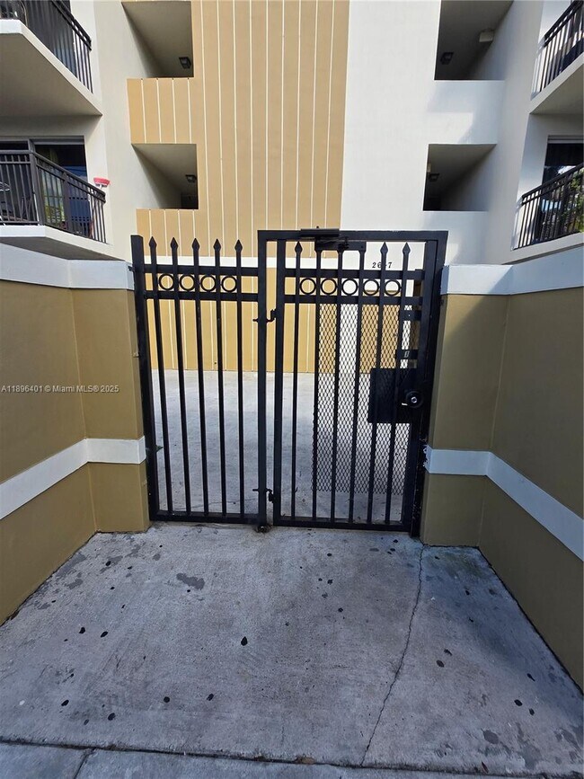 Building Photo - 2647 NW 25th Ave