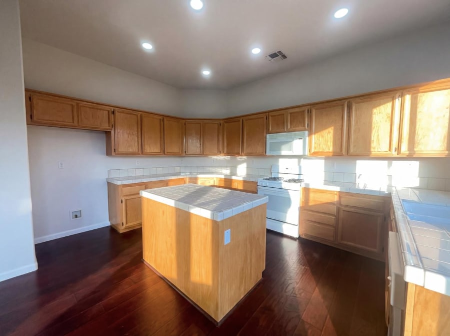 Building Photo - 8137 Wyndwillow Way