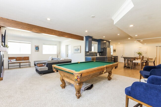 Building Photo - 6 Bed/6 Bathroom house in Riverton
