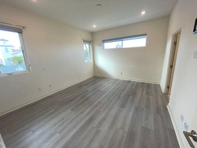 Building Photo - 3128 Cañon St