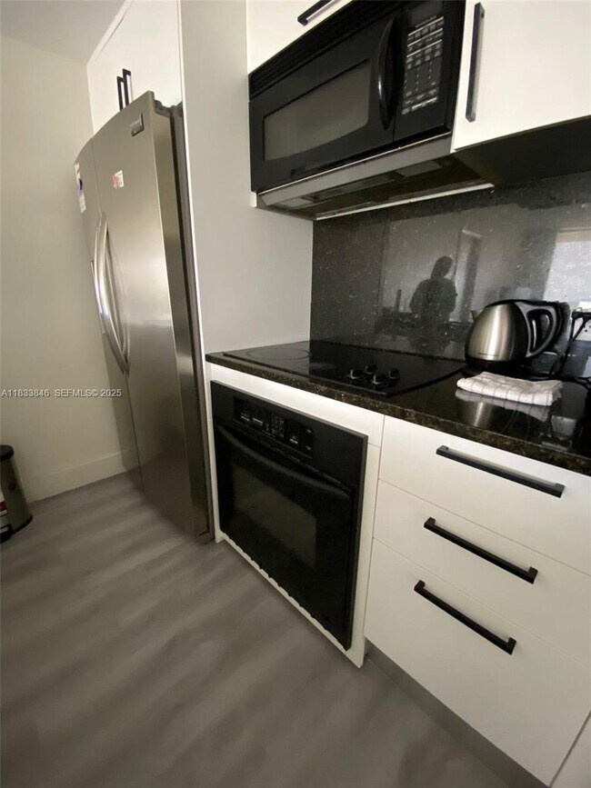 Building Photo - 1850 S Ocean Dr