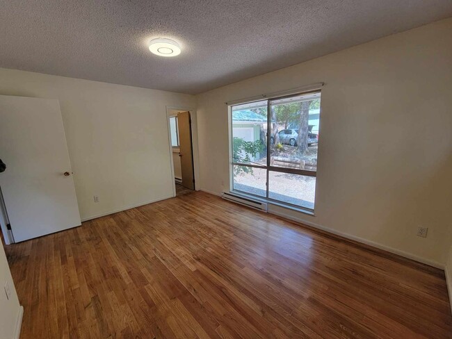 Building Photo - Nice Home Near Weaverville!!